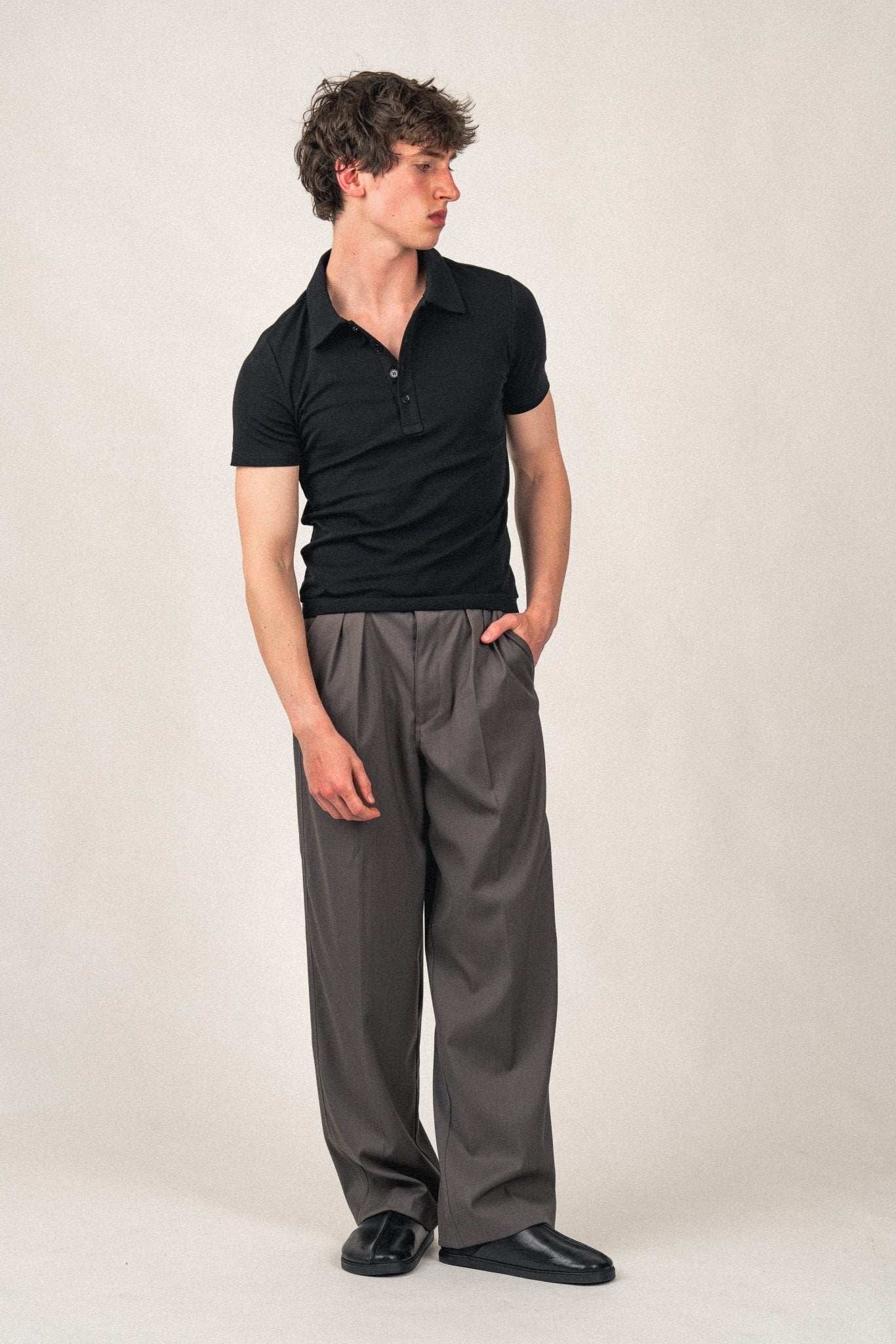 Relaxed Pleated Trousers | Dark Grey – Anovair