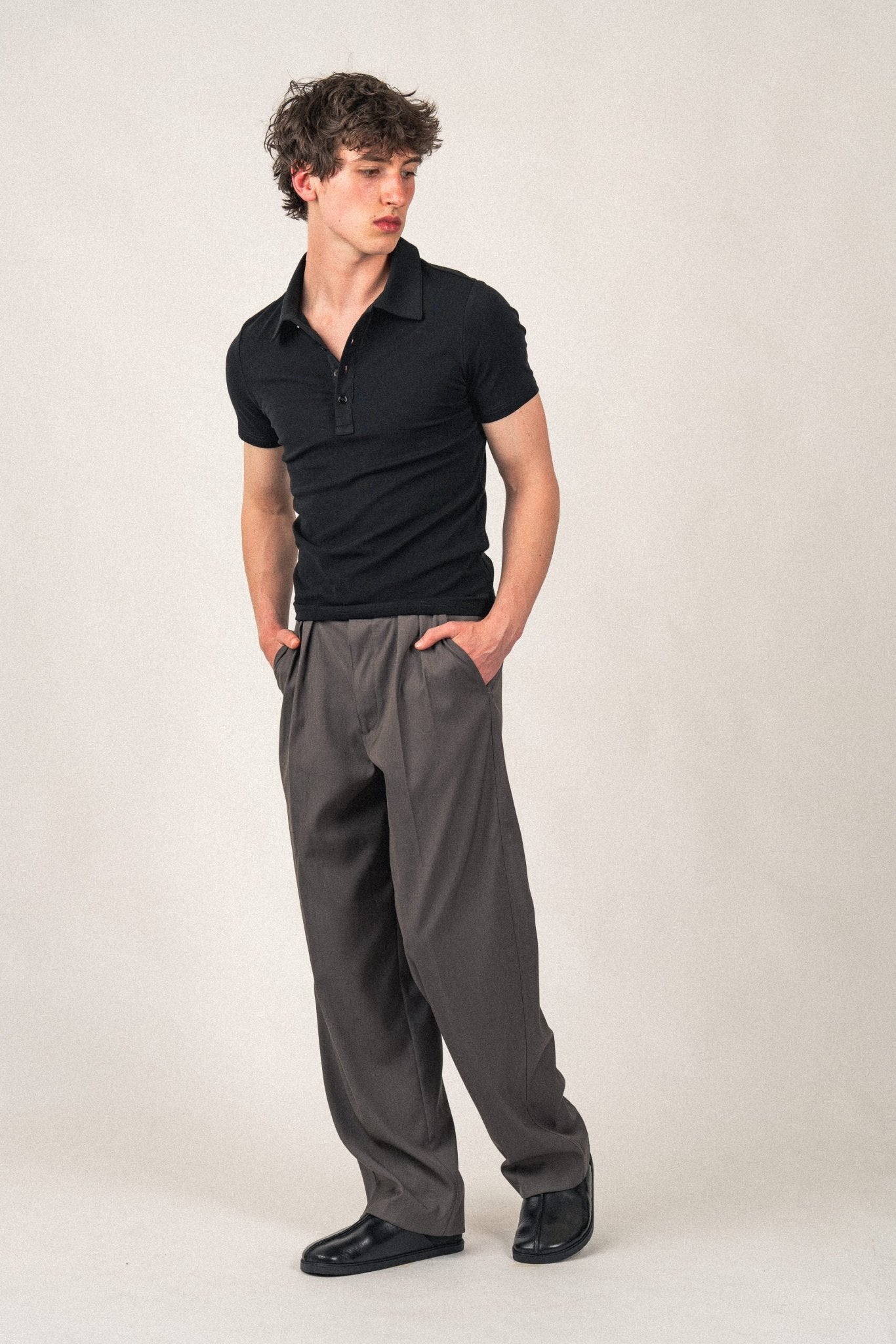 Relaxed Pleated Trousers | Dark Grey – Anovair