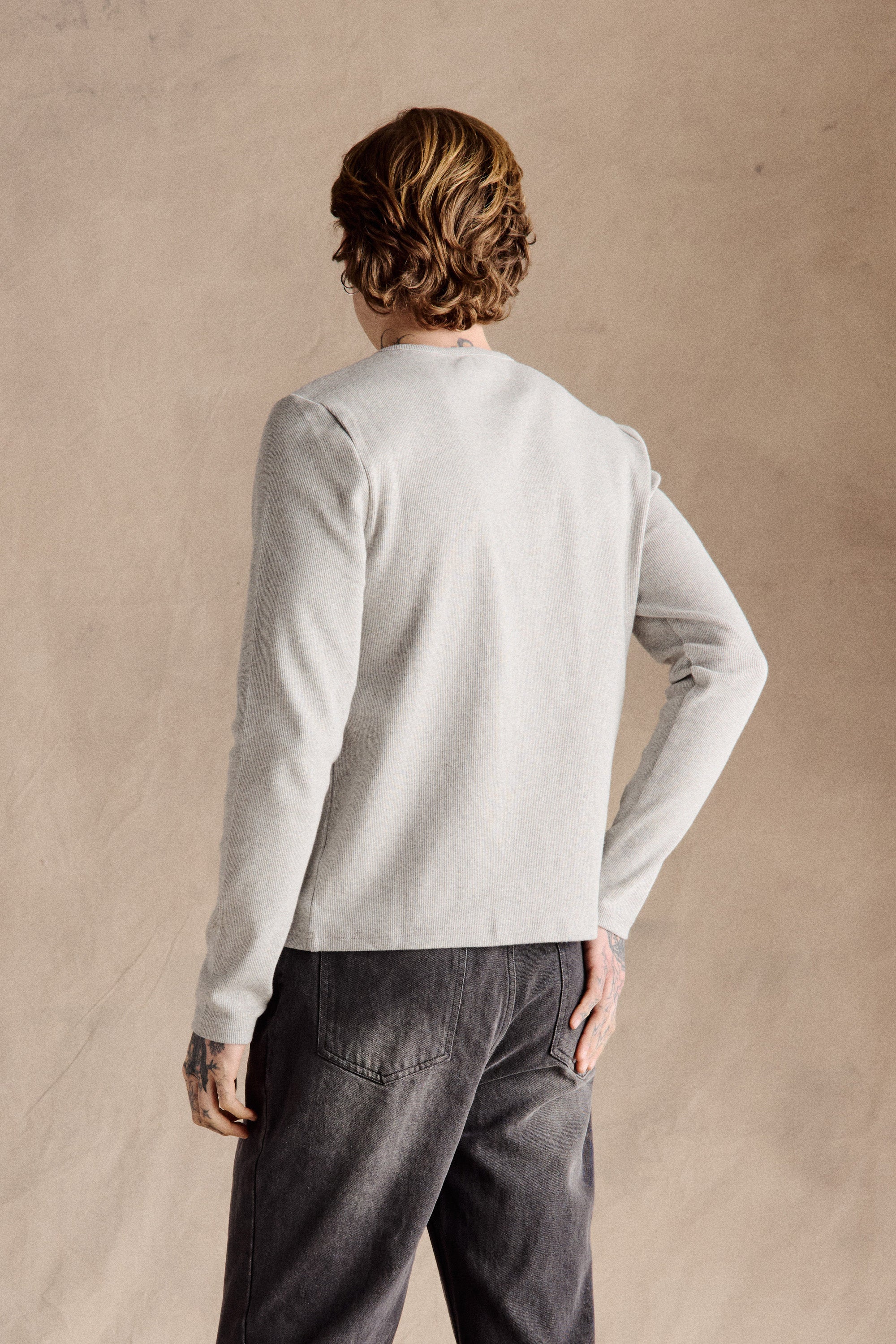 ANCELLM HENLEY RIB LS T-SHIRT （GRAY） Army Ribbed Henley T-Shirt: Grey Melange | Ron Dorff