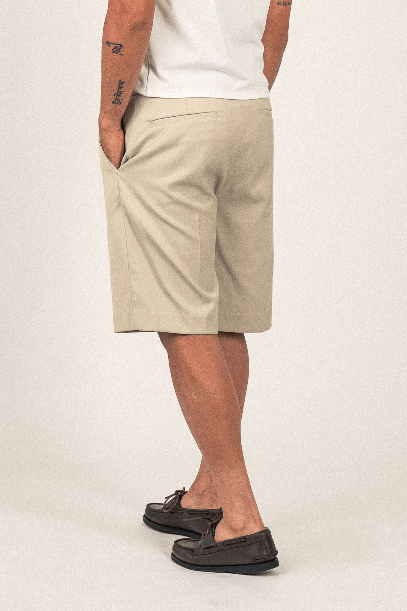 Relaxed Pleated Shorts | Beige - Anovair