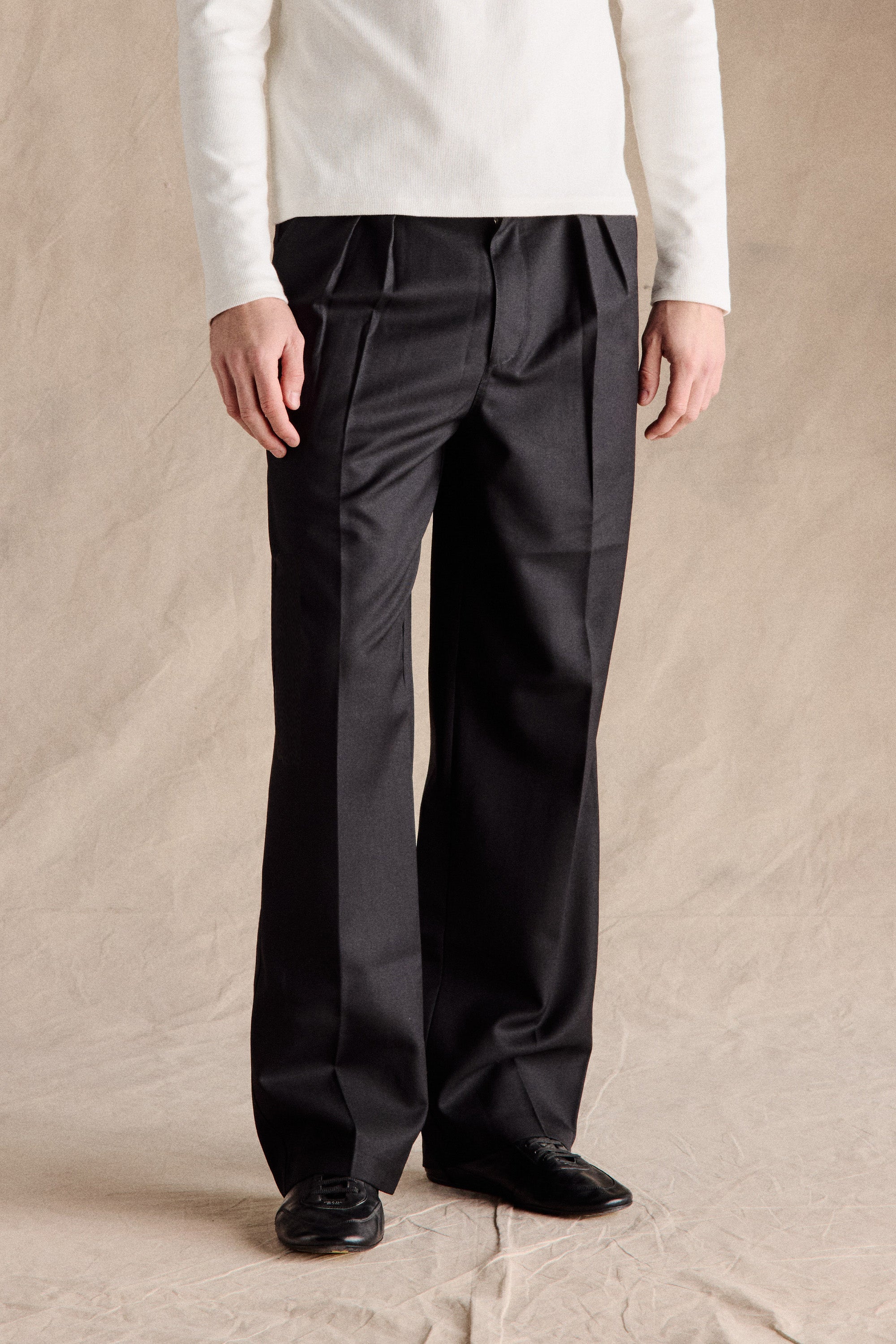 Manhattan Pleated Trousers | Black – Anovair