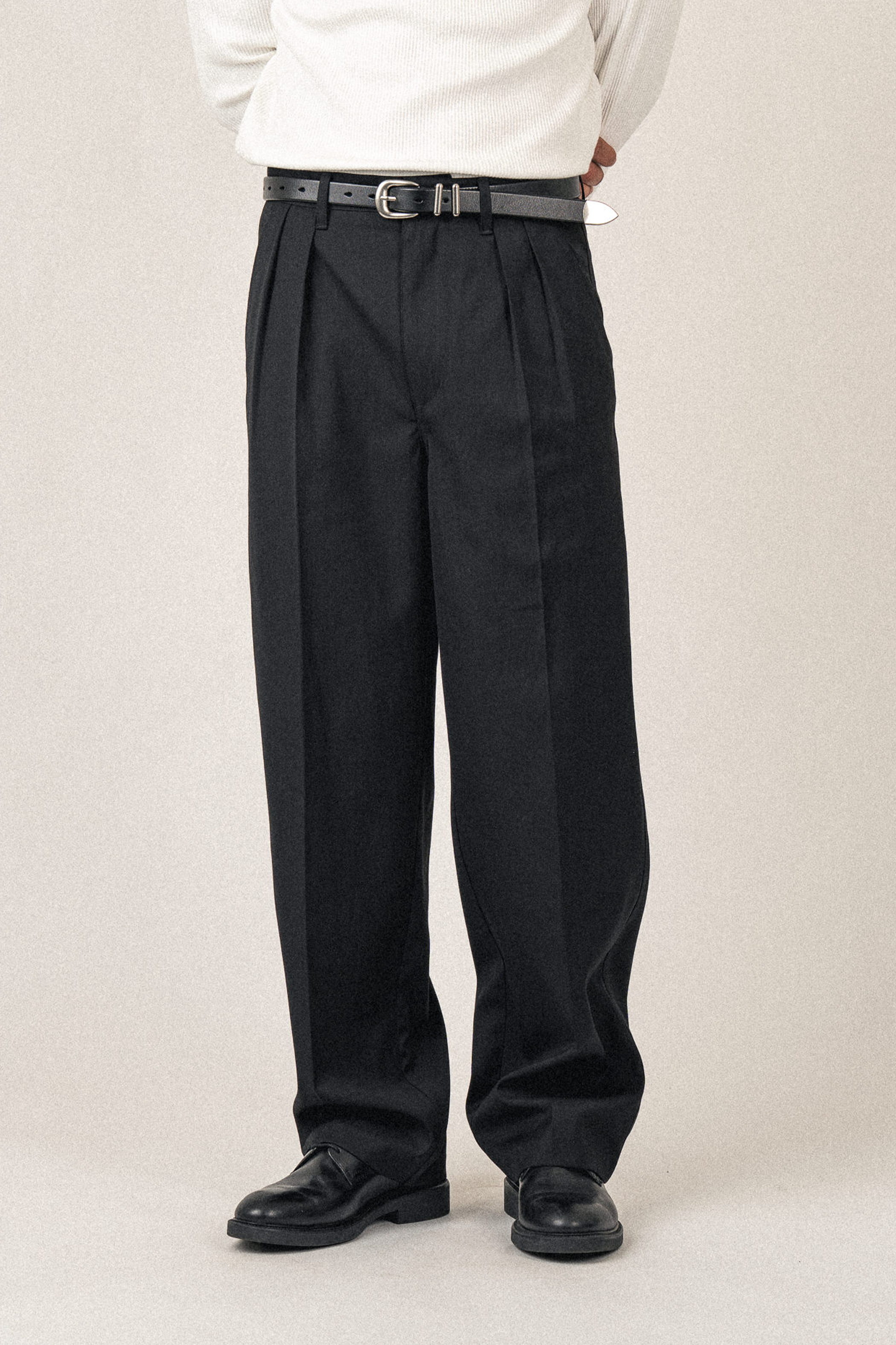 Relaxed Pleated Trousers | Black